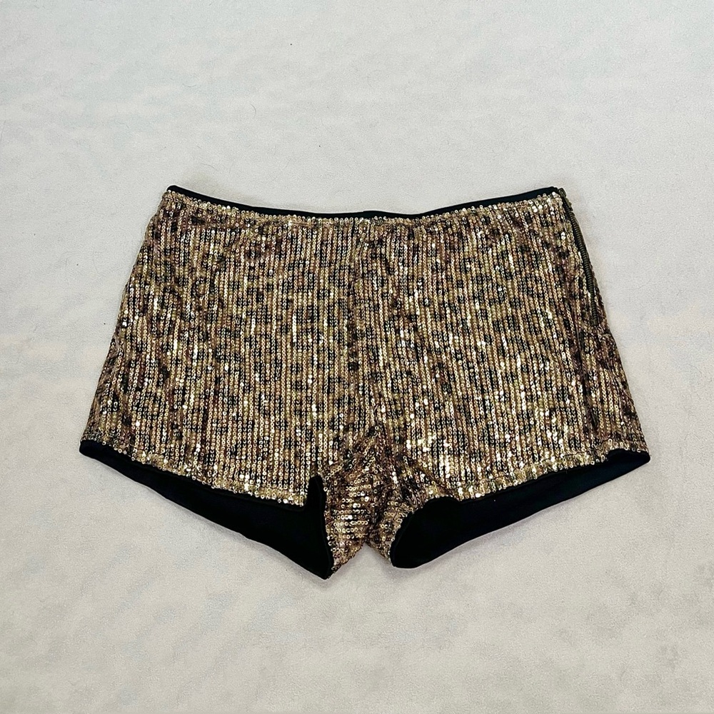 Trendy sequin leopard shorts